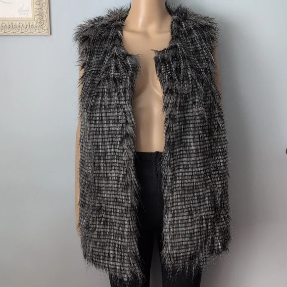 MBLM Torrid Gray & Black Striped Shaggy Faux Fur Vest - Plus Size 0 (L/XL) - Picture 3 of 14